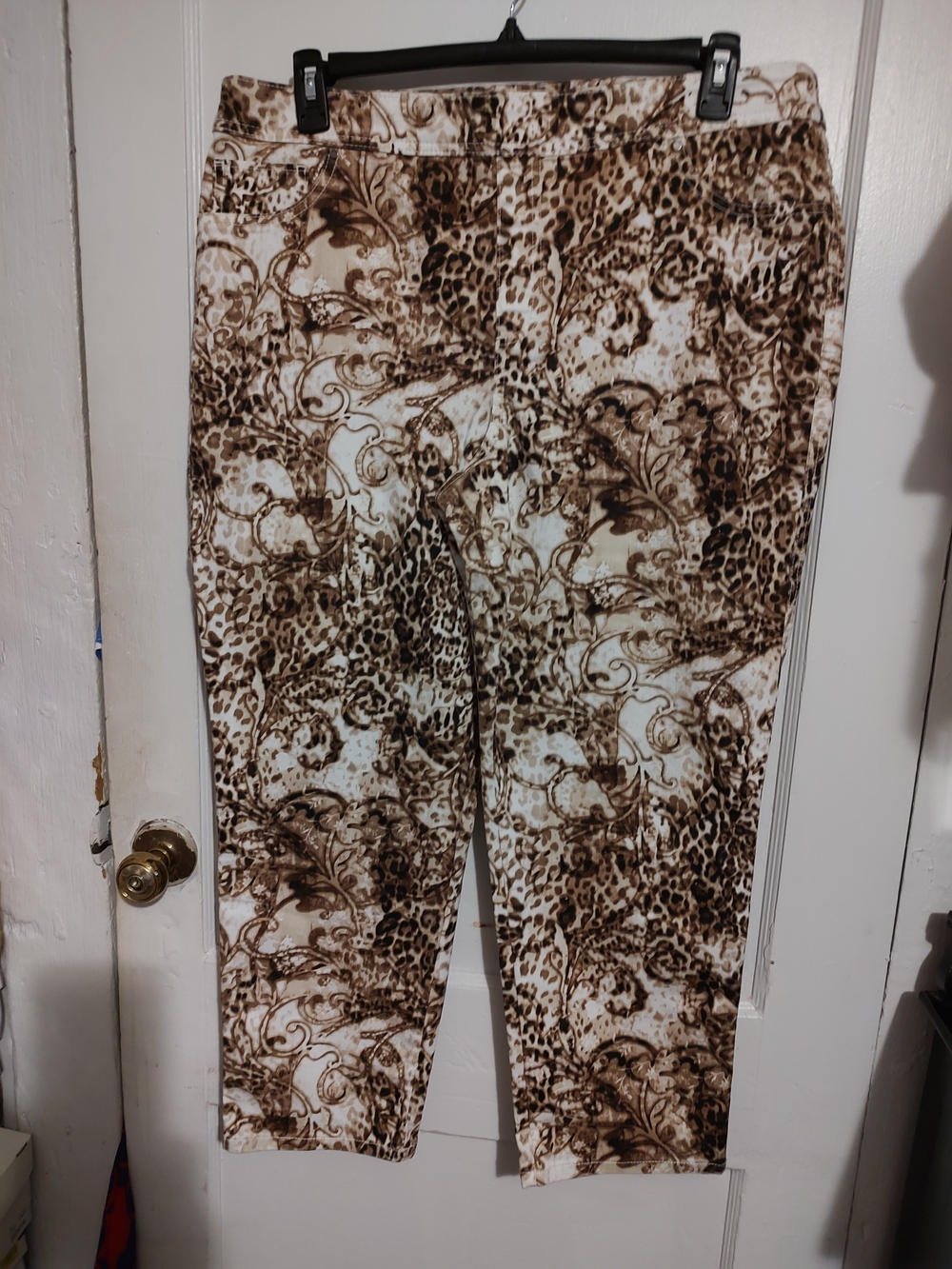Labor Day Chico Brown Animal Print Pull-On Capri Pants